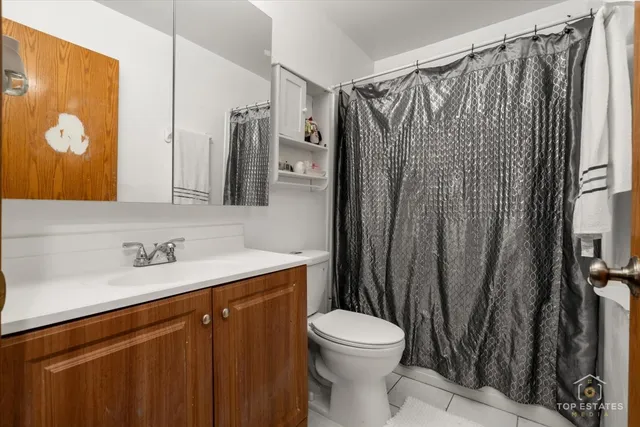 $229,999 | 11 B Kingery Quarter, Unit 107, Willowbrook, IL 60527