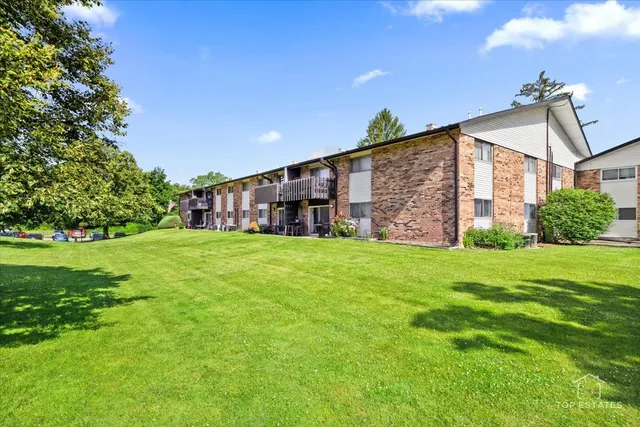 $229,999 | 11 B Kingery Quarter, Unit 107, Willowbrook, IL 60527