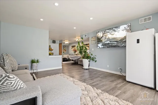 $229,999 | 11 B Kingery Quarter, Unit 107, Willowbrook, IL 60527