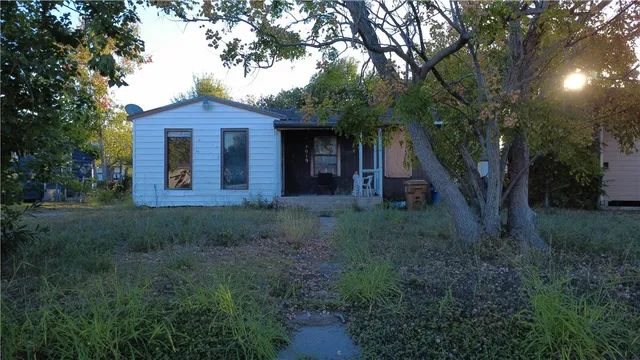 a house view with a outdoor space