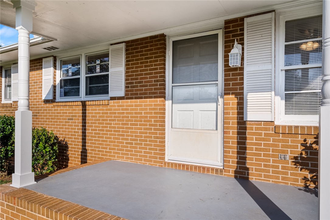 122 Terrace Lane Anderson, SC 29621 - Photo 6 of 27 Gallery Image 6