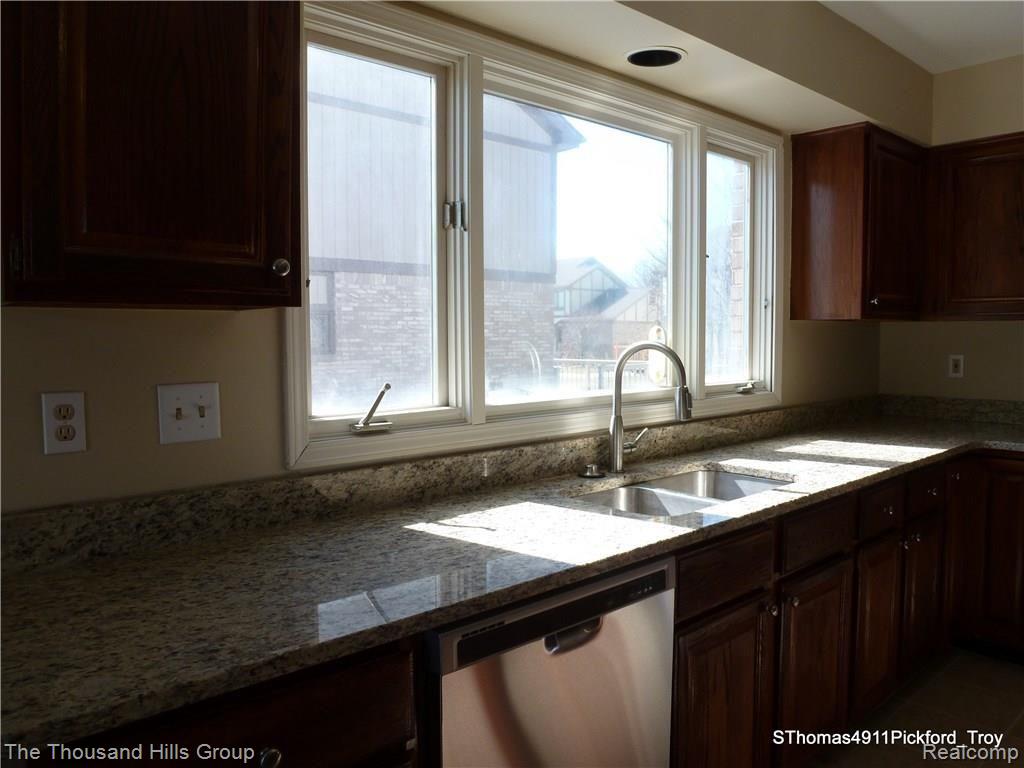 4911 Pickford Drive Troy, MI 48085 - Photo 9 of 46 Pickford 4911 (30).JPG