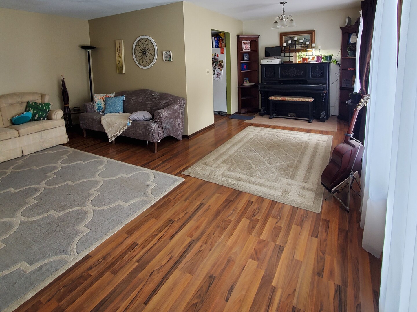 42W490 Kedeka Road Sugar Grove, IL 60554 - Photo 23 of 30 a living room with furniture