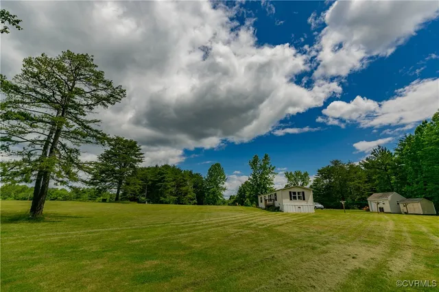 a view of a tennis court