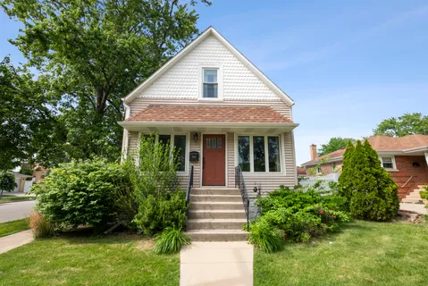 $375,000 | 3858 West 99th Street, Evergreen Park, IL 60805
