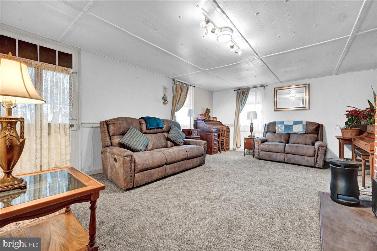 4353 Nusbaum Road Taneytown, MD 21787 - Photo 8 of 60 Living Room
