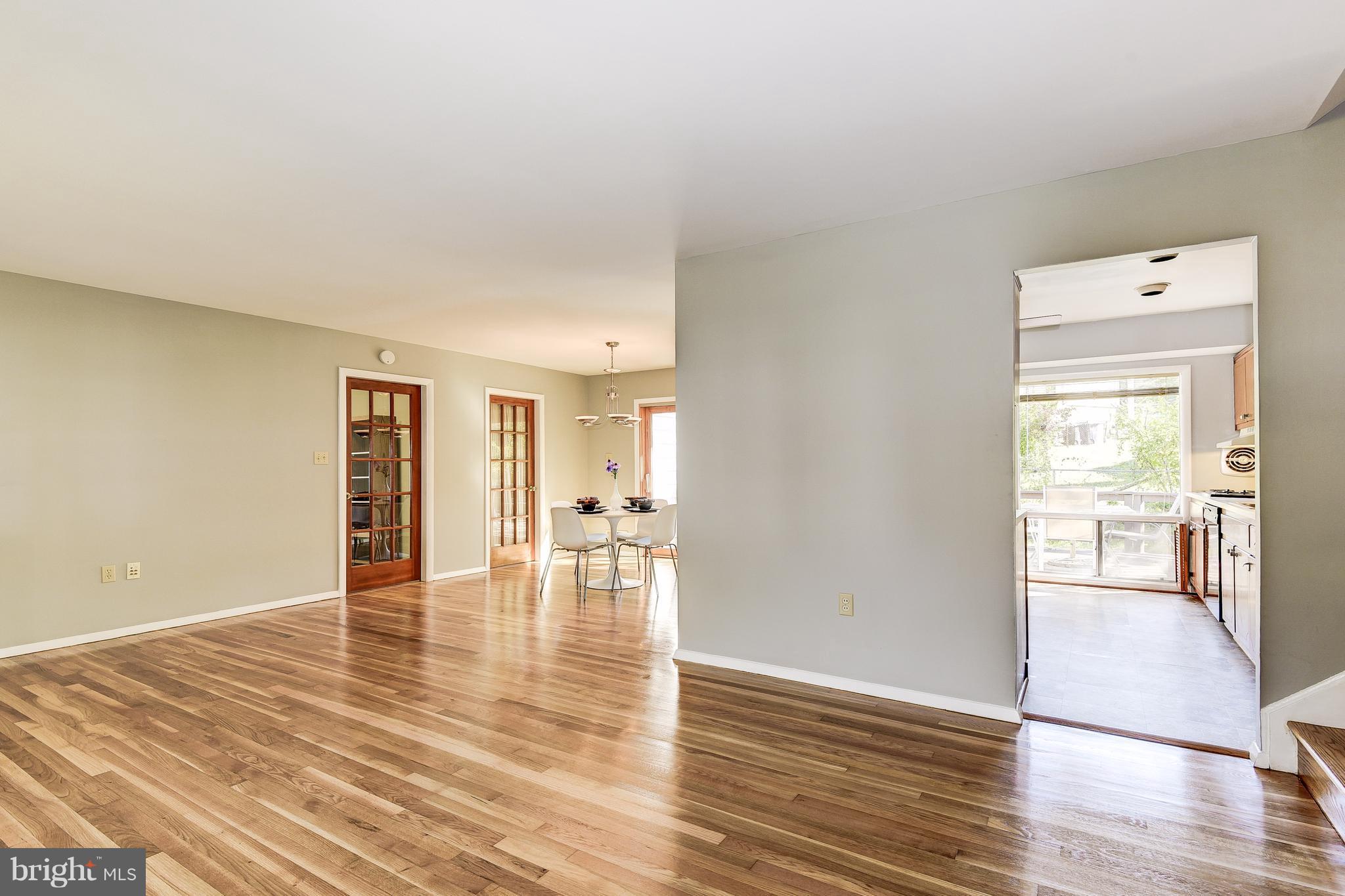 6803 Trexler Road Hyattsville, MD 20784 - Photo 5 of 30 Living Room