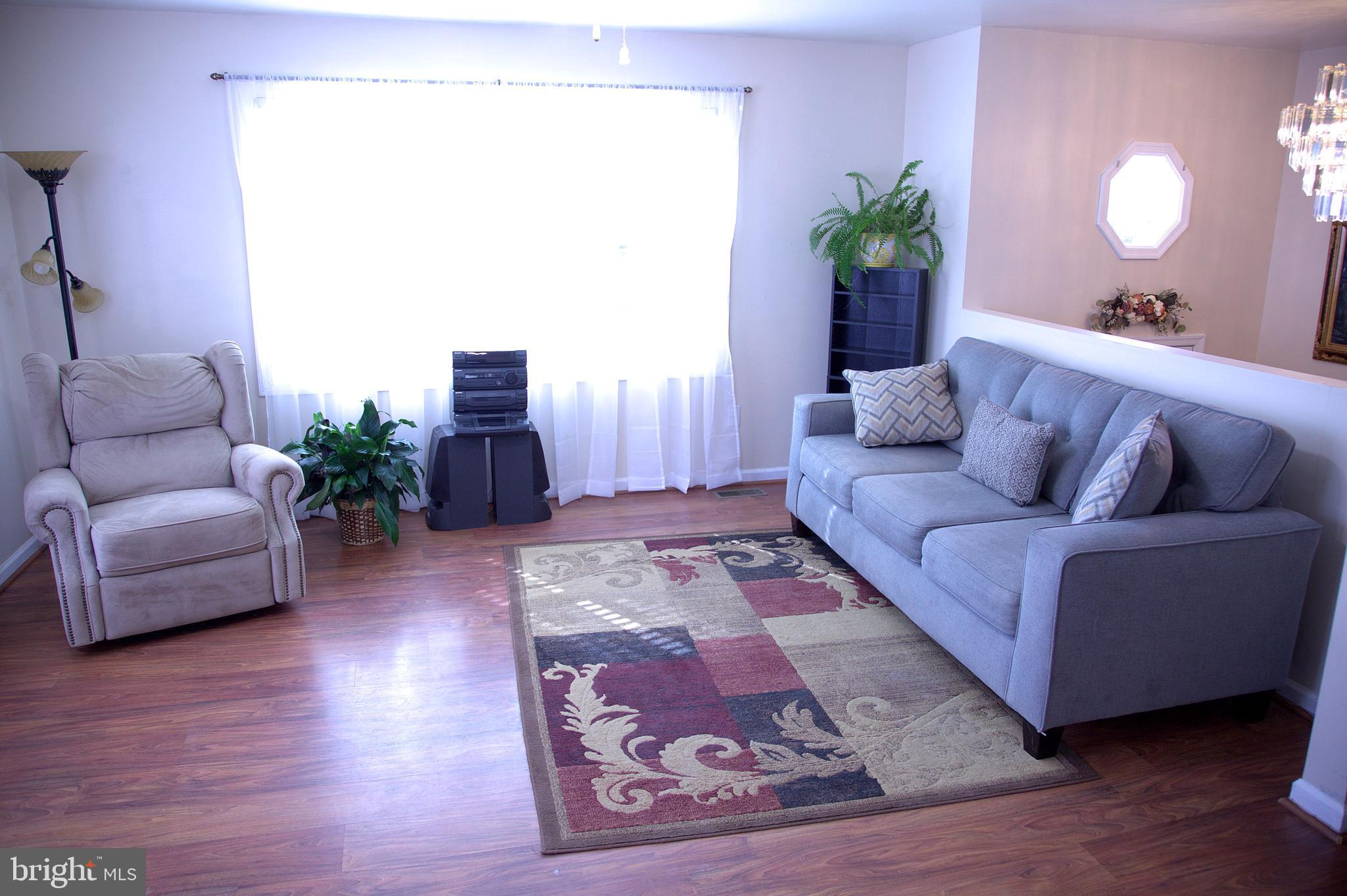 960 Uniontown Road Westminster, MD 21158 - Photo 4 of 44 Living Room view