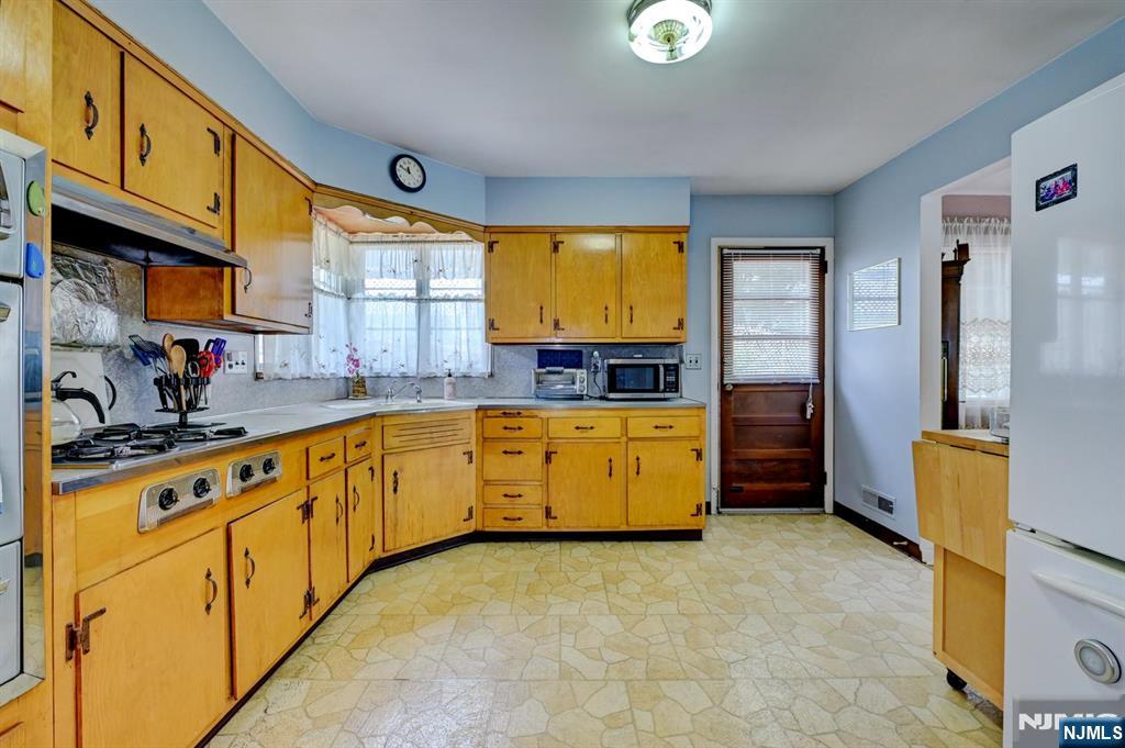 176 Pompton Road Haledon, NJ 07508 - Photo 16 of 35