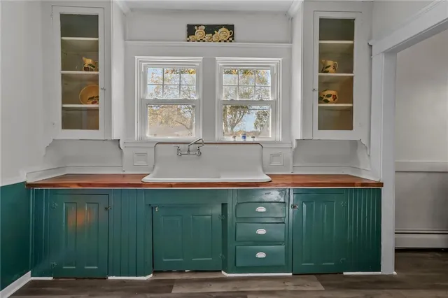 $429,900 | 79 Carpenter Street, Warwick, RI 02886