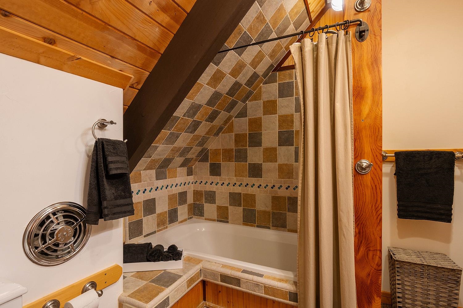 12095 Ski Run Road Truckee, CA 96161 - Photo 19 of 21 Gallery Image 19
