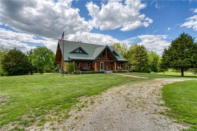 $800,000 | 1244 Southwest 101st Road, Chilhowee, MO 64733