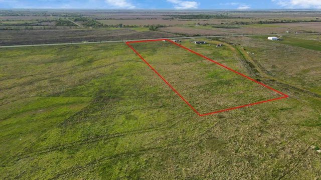 a view of a tennis court