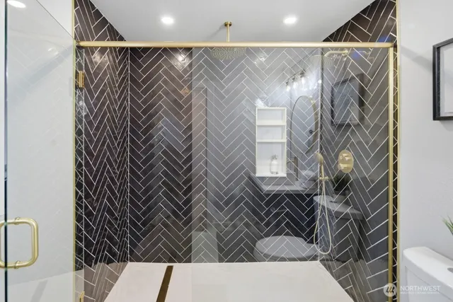 $1,099,950 | 10704 Northeast 200th Place, Bothell, WA 98011