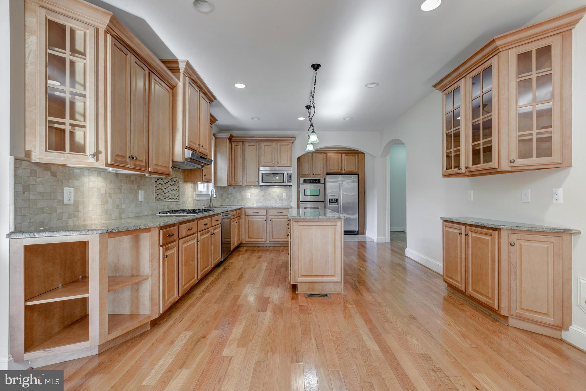 6413 Divine Street McLean, VA 22101 - Photo 11 of 30 Kitchen