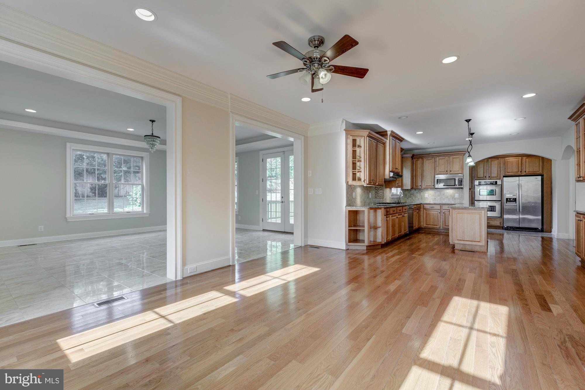 6413 Divine Street McLean, VA 22101 - Photo 12 of 30 Kitchen