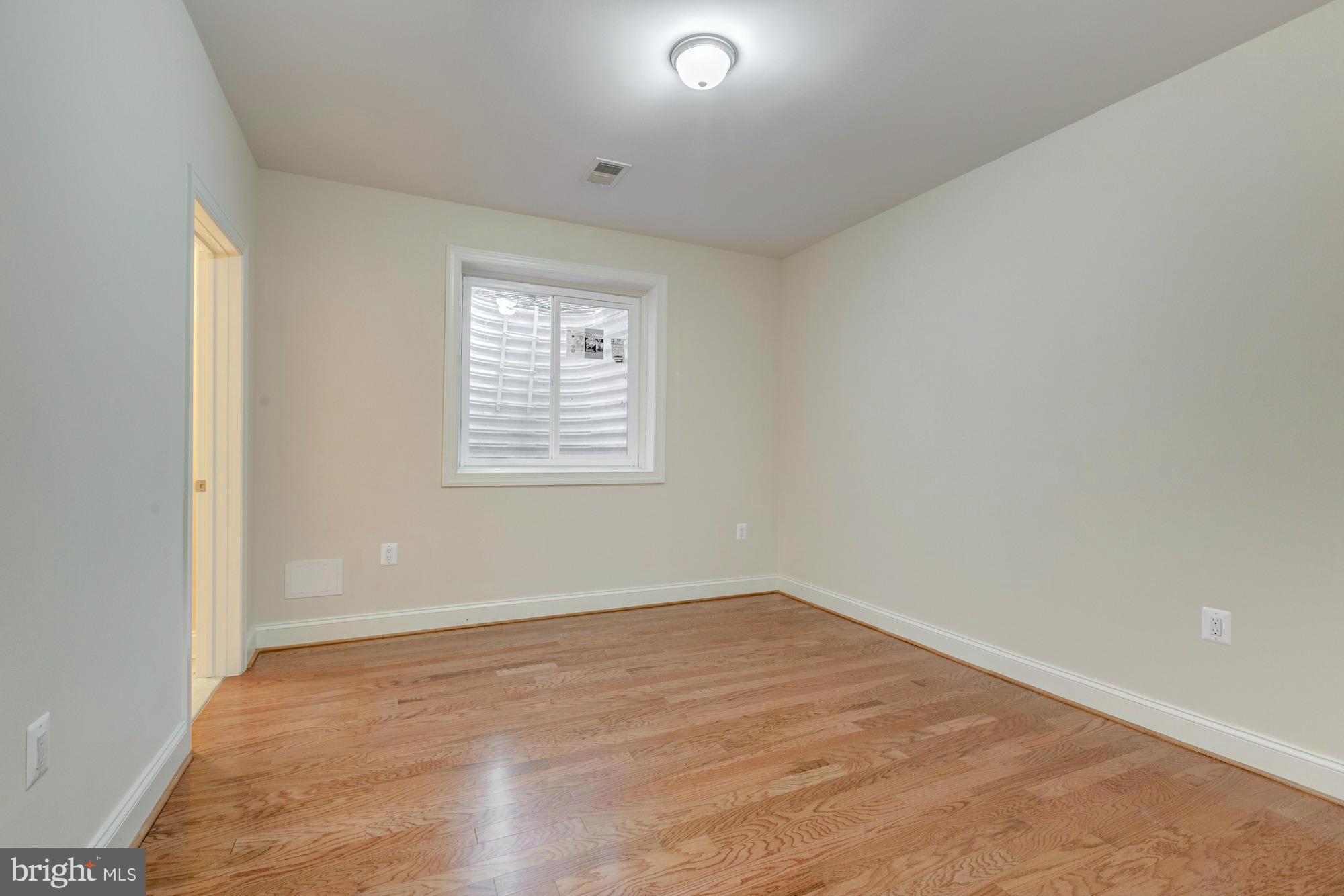 6413 Divine Street McLean, VA 22101 - Photo 25 of 30 Bedroom #5