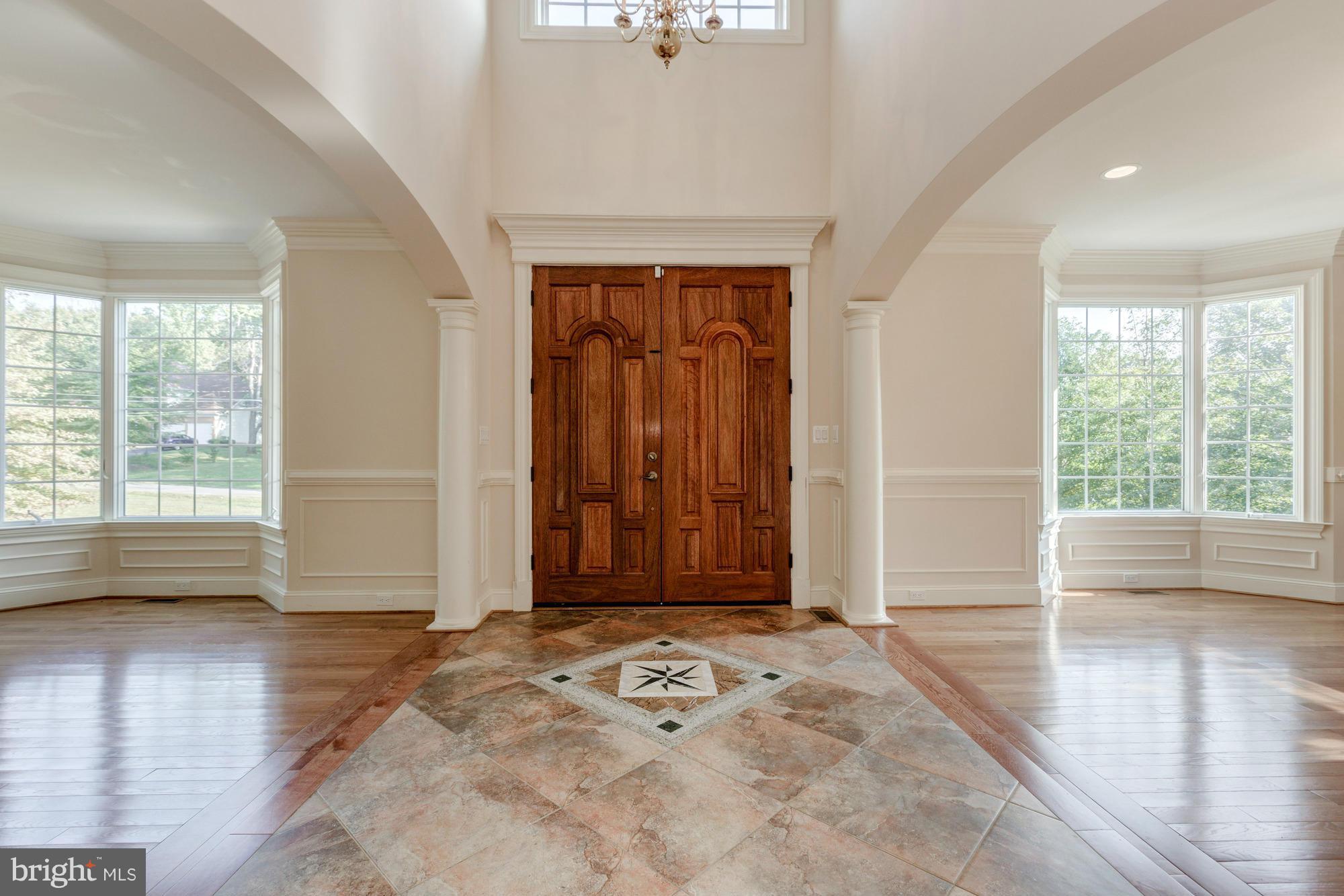 6413 Divine Street McLean, VA 22101 - Photo 4 of 30 Foyer