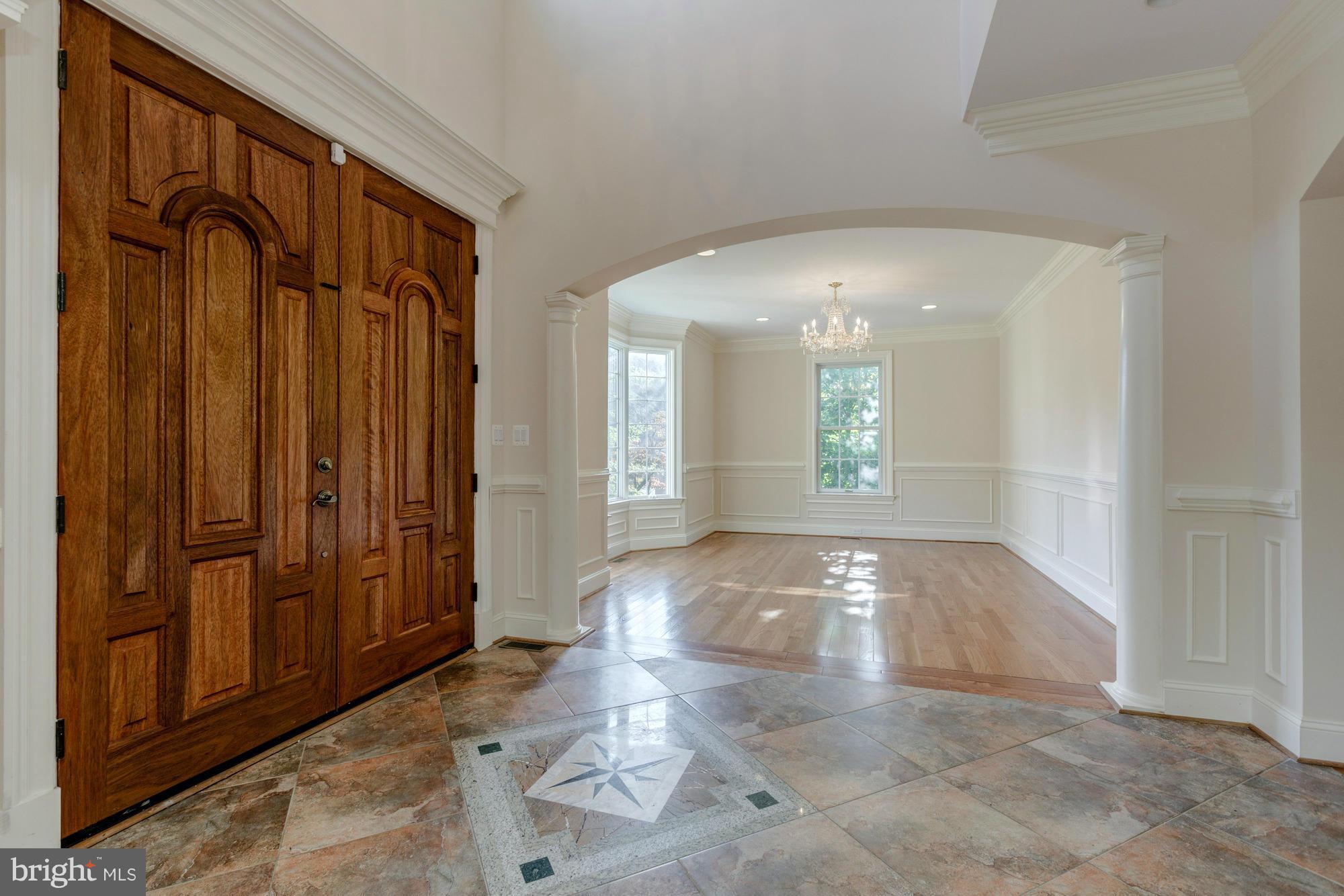 6413 Divine Street McLean, VA 22101 - Photo 5 of 30 Living Room
