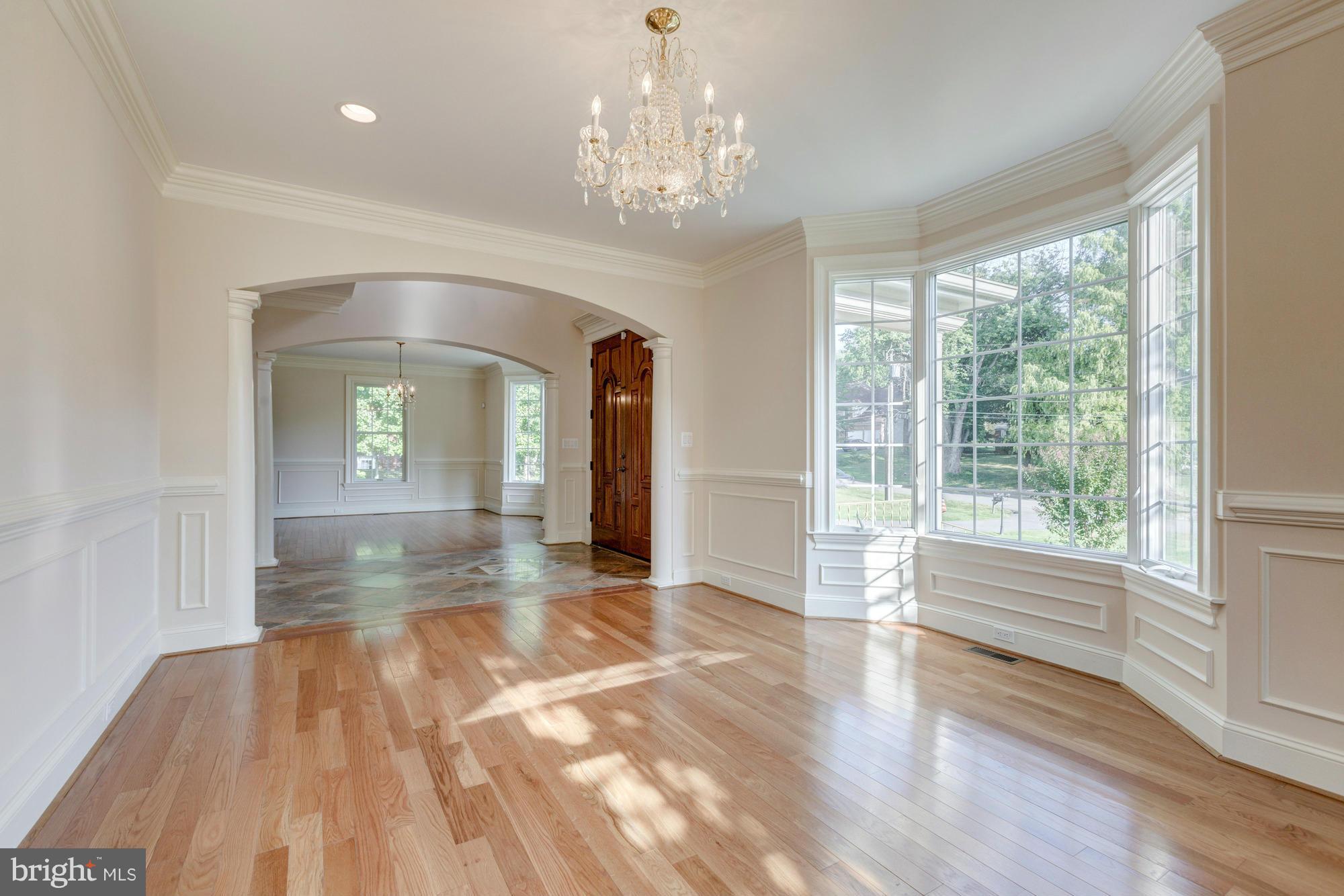 6413 Divine Street McLean, VA 22101 - Photo 6 of 30 Living Room