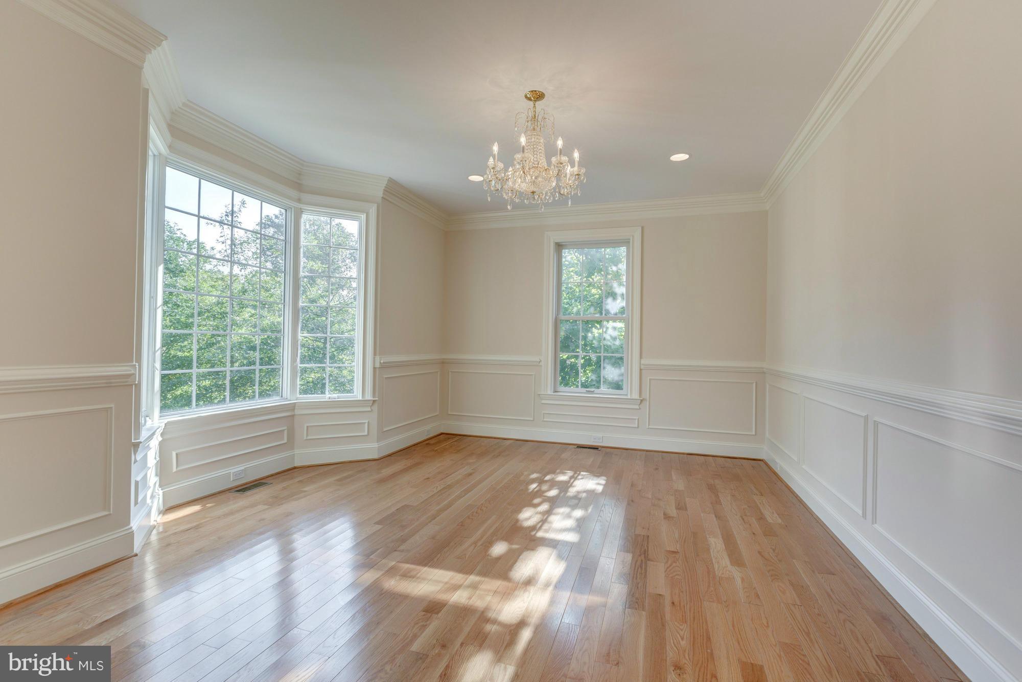 6413 Divine Street McLean, VA 22101 - Photo 7 of 30 Living Room