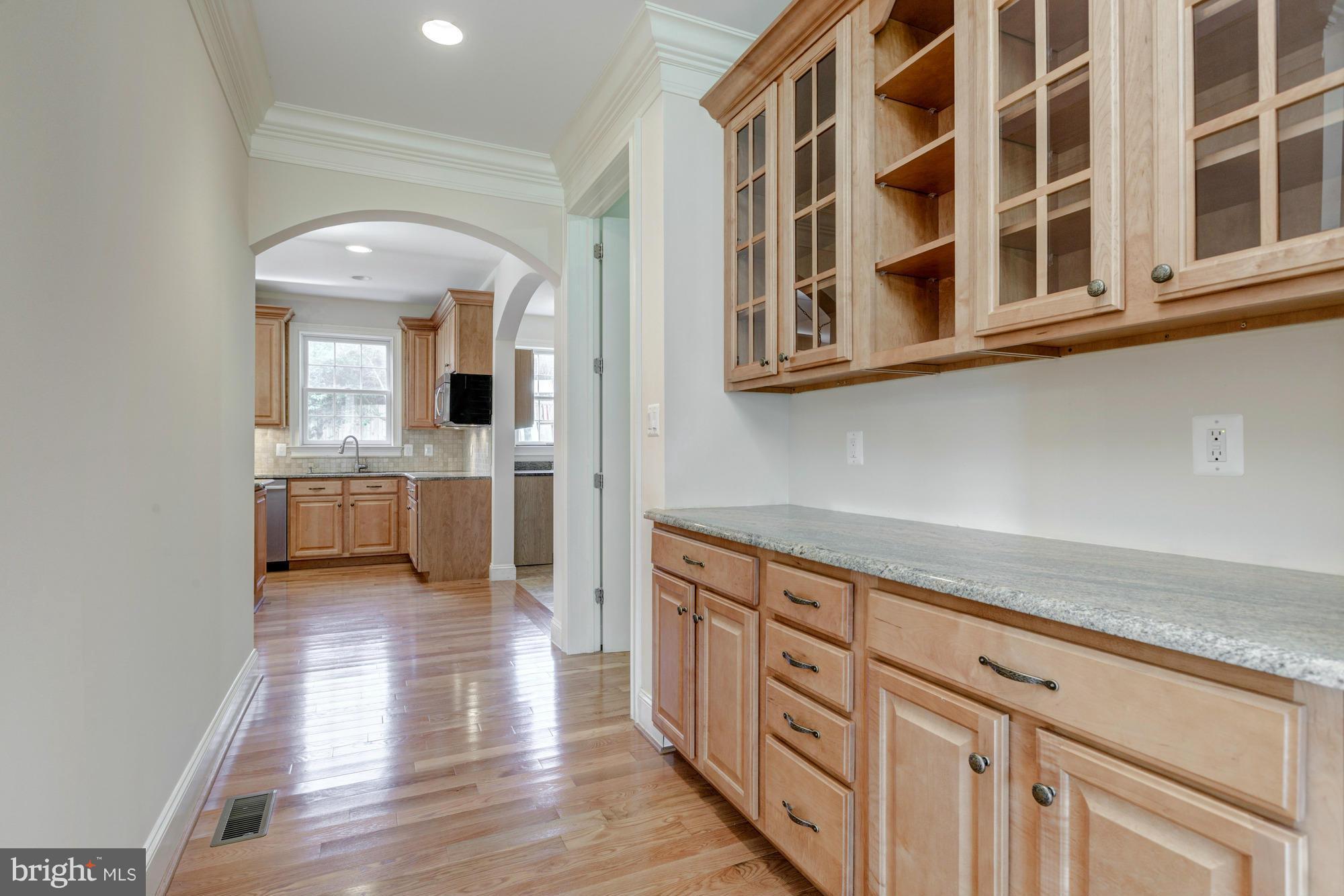 6413 Divine Street McLean, VA 22101 - Photo 9 of 30 Butler's Pantry