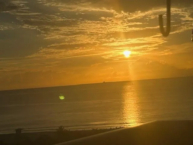 a view of entryway with outdoor area