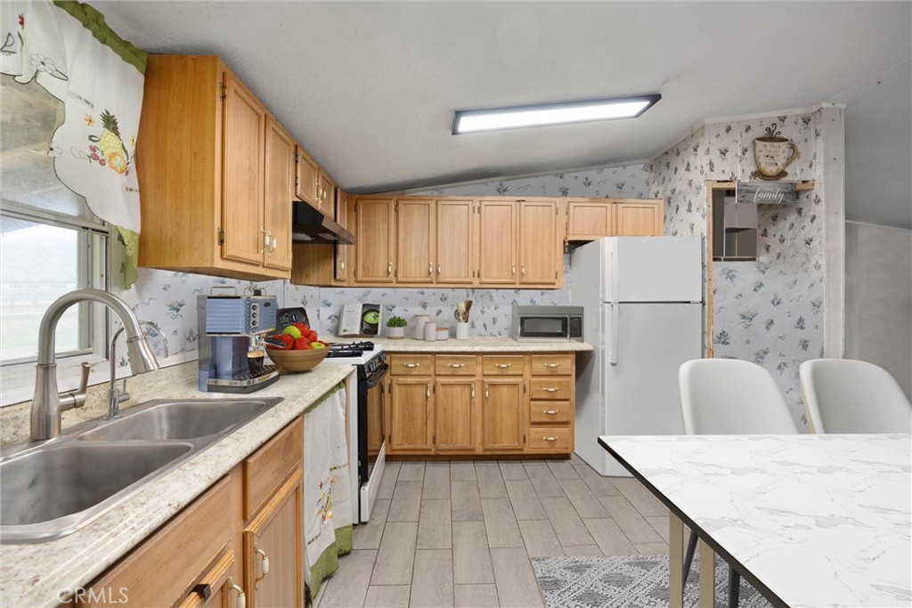 20411 Pegasus Street Tehachapi, CA 93561 - Photo 8 of 37