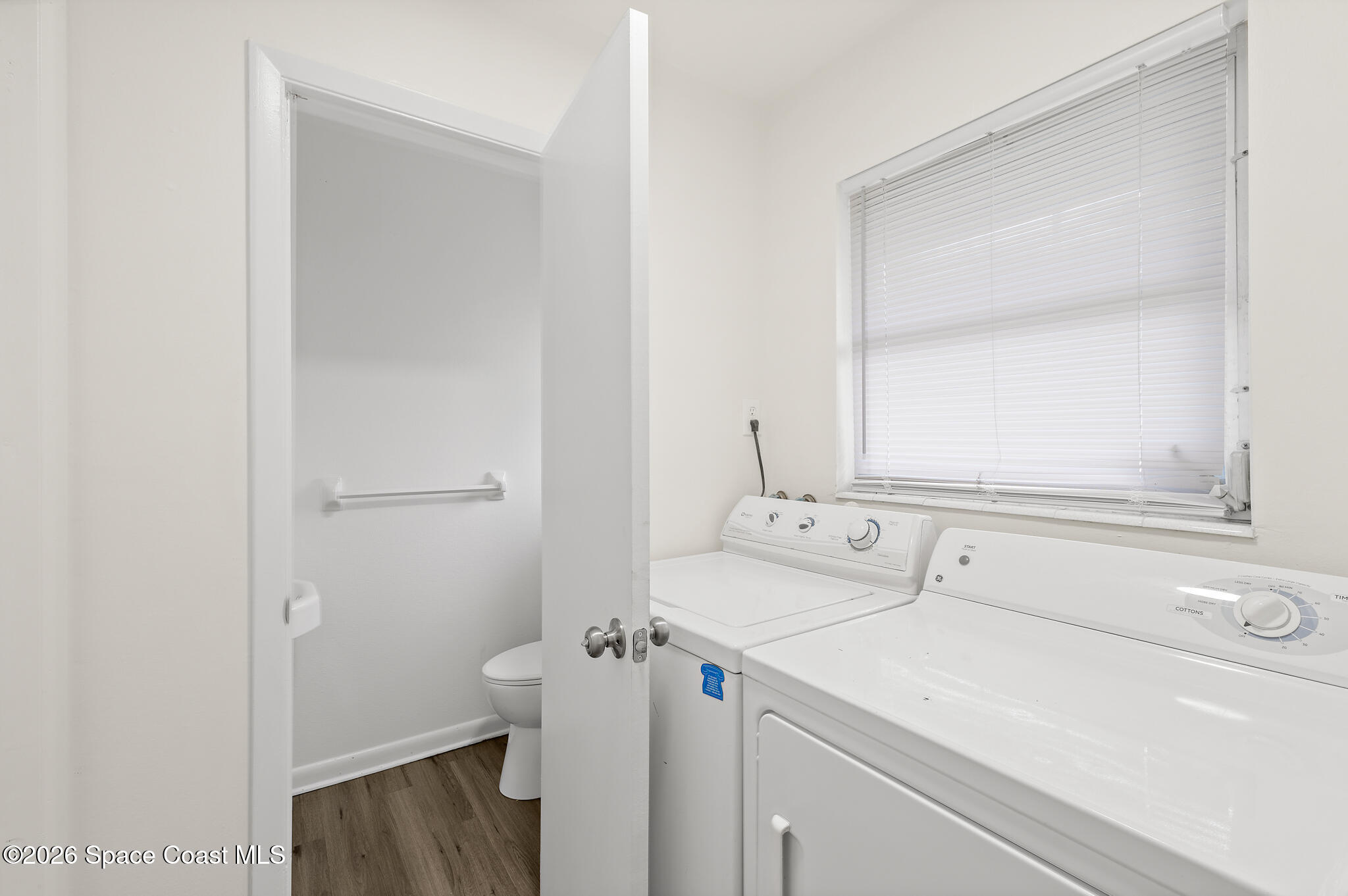815 Glade Road Titusville, FL 32780 - Photo 21 of 30 a bathroom with a sink and a mirror