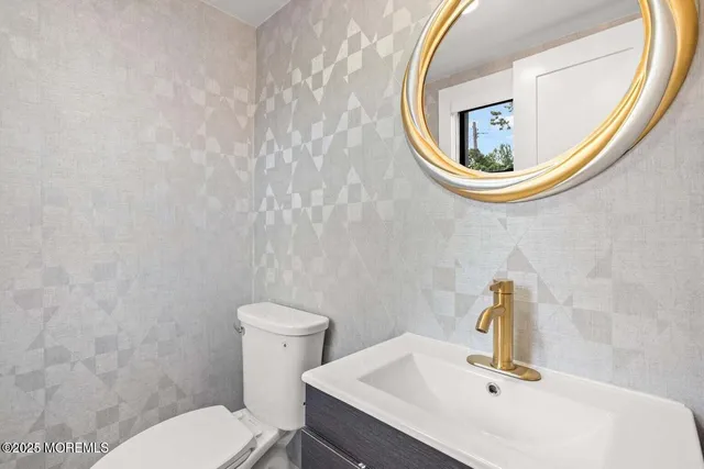 a view of entryway and hall