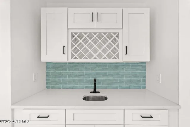 a view of a bathroom with entryway