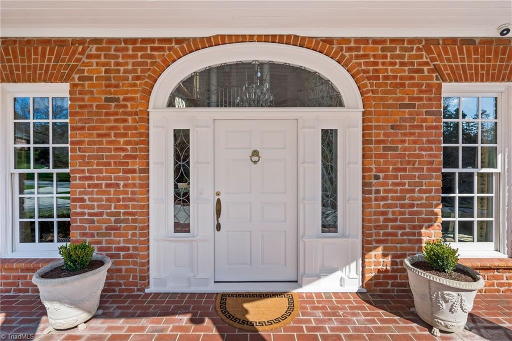 1212 Sturbridge Avenue High Point, NC 27262 - Photo 4 of 44
