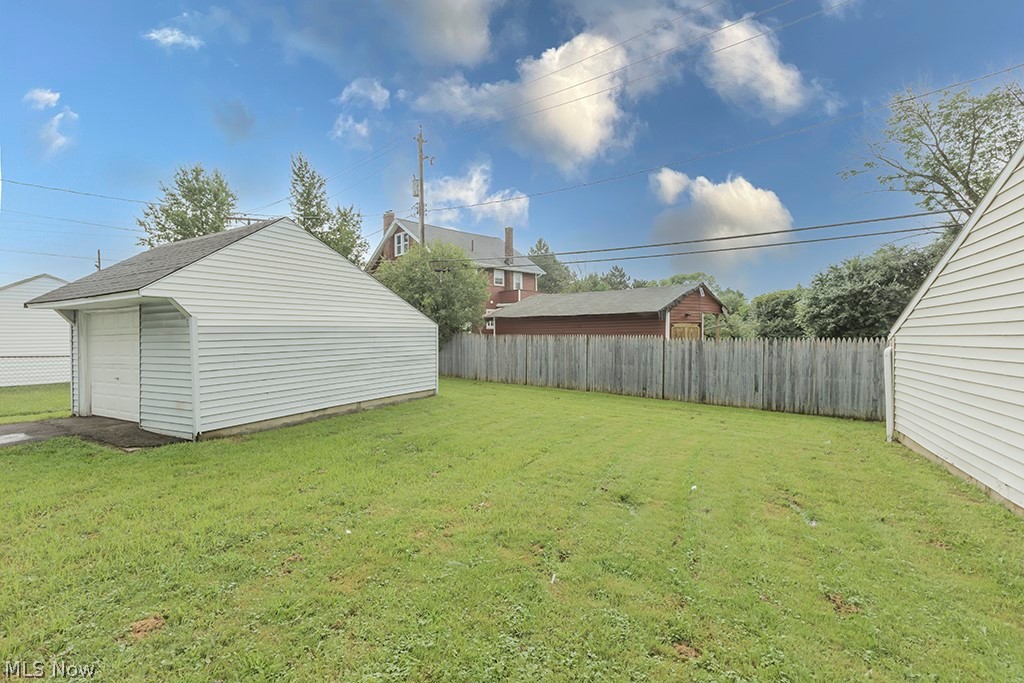 20212 Longbrook Road Warrensville Heights, OH 44128 - Photo 3 of 32