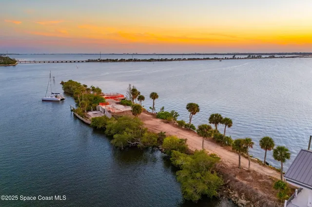 $7,000,000 | 11680 Point Drive, Merritt Island, FL 32952