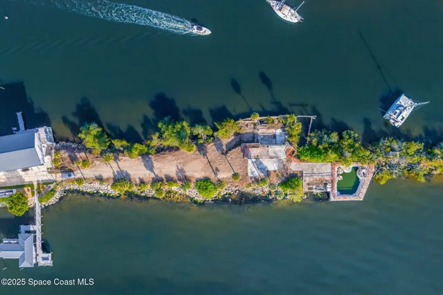 $7,000,000 | 11680 Point Drive, Merritt Island, FL 32952