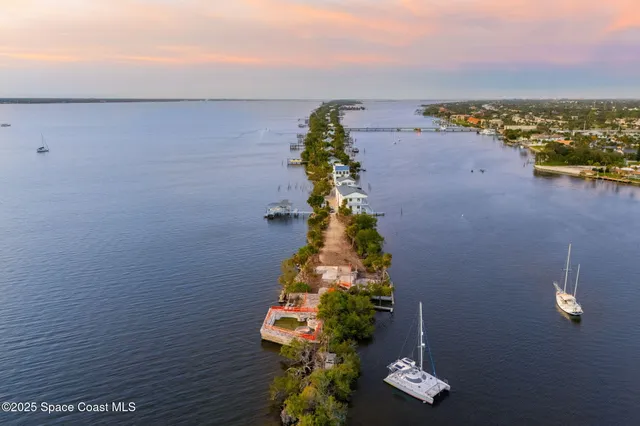 $7,000,000 | 11680 Point Drive, Merritt Island, FL 32952