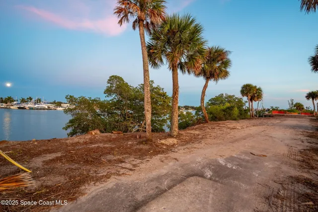 $7,000,000 | 11680 Point Drive, Merritt Island, FL 32952