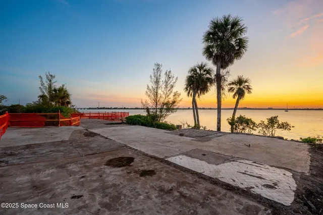 $7,000,000 | 11680 Point Drive, Merritt Island, FL 32952