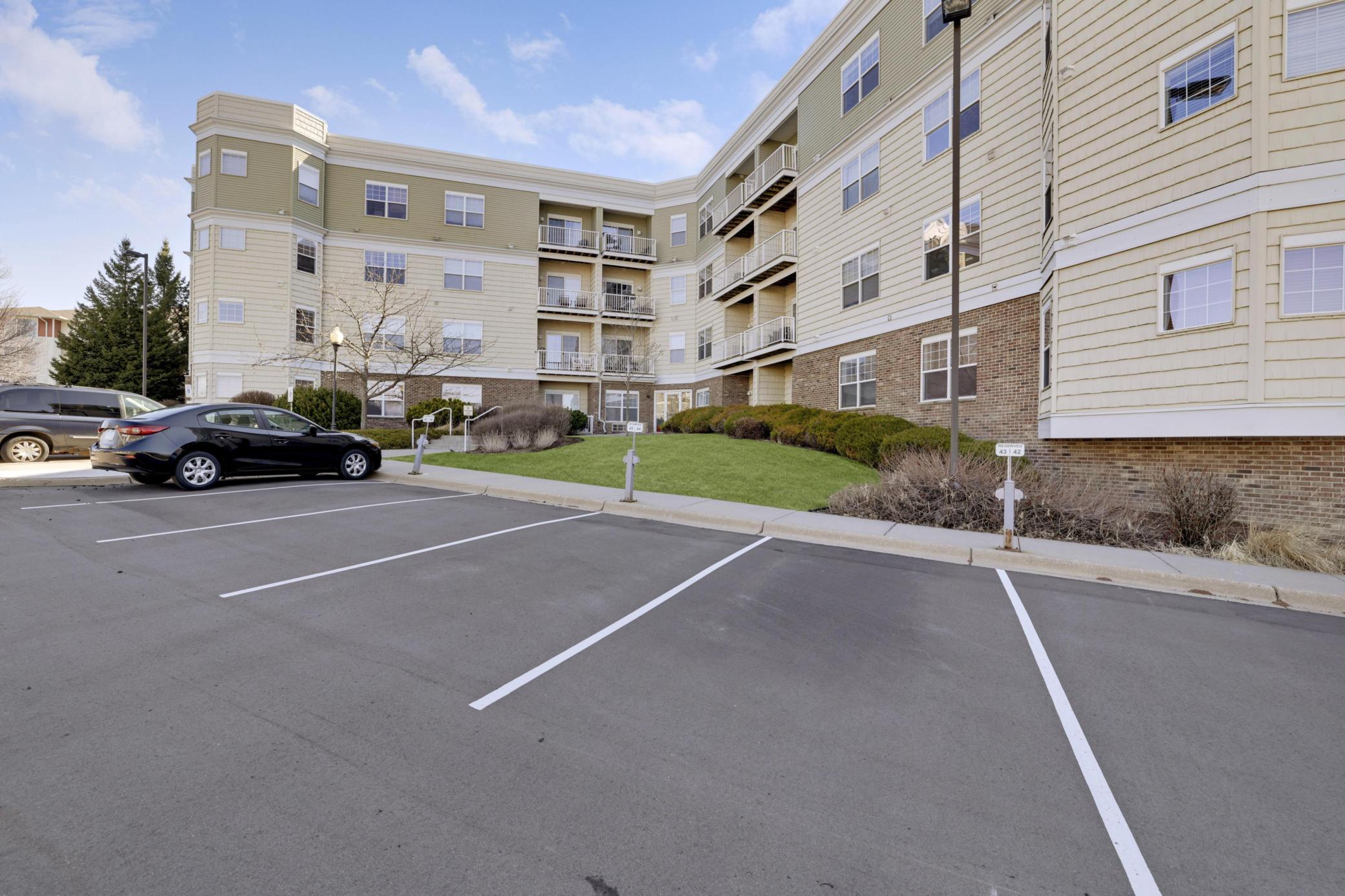 114200 Hundertmark Road, Unit 411 Chaska, MN 55318 - Photo 14 of 26