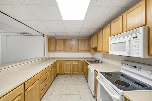 $174,900 | 114200 Hundertmark Road, Unit 411, Chaska, MN 55318