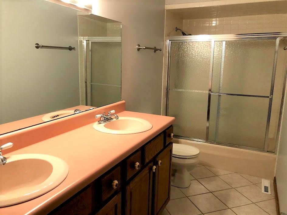 823 West Outer Drive Oak Ridge, TN 37830 - Photo 17 of 40 Master Bathroom