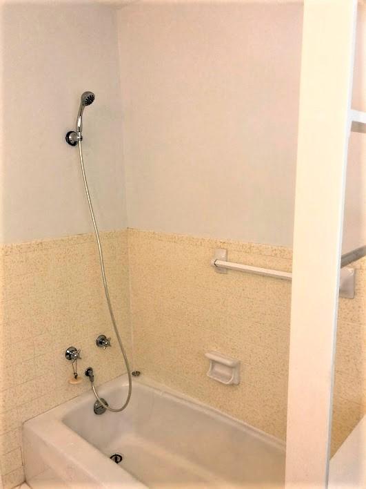 823 West Outer Drive Oak Ridge, TN 37830 - Photo 23 of 40 Full Bathroom 1 Main Level