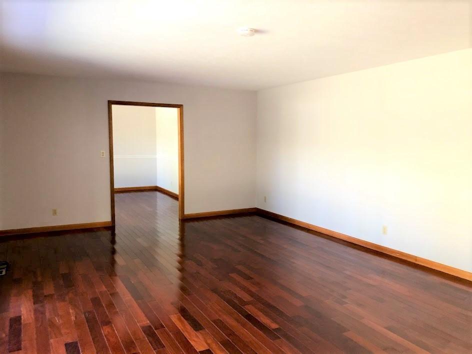 823 West Outer Drive Oak Ridge, TN 37830 - Photo 6 of 40 Living Room