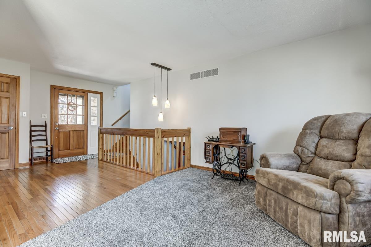 14093 St Joseph Road Athens, IL 62613 - Photo 3 of 38 Gallery Image 3
