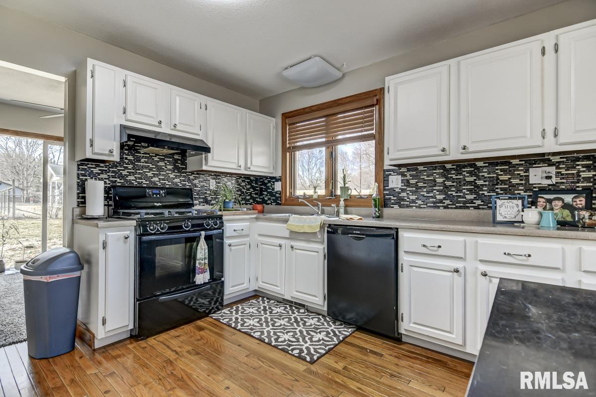14093 St Joseph Road Athens, IL 62613 - Photo 9 of 38 Gallery Image 9