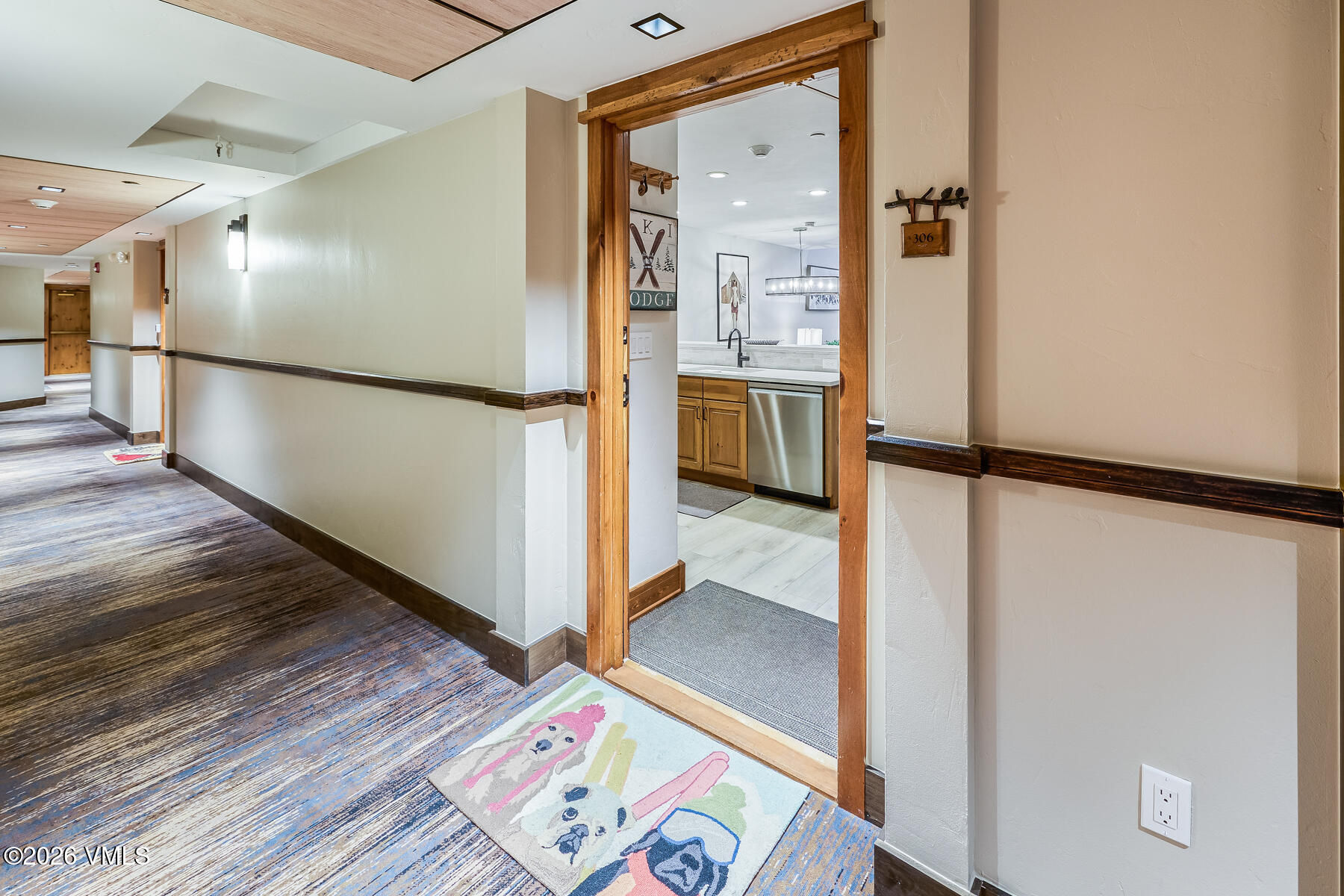 30 Cresta Road, Unit 306 Edwards, CO 81632 - Photo 2 of 26 021126_ssf_pineconelodge_006