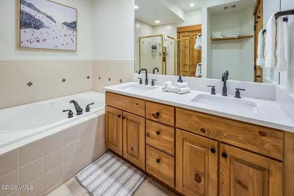 $1,950,000 | 30 Cresta Road, Unit 306, Edwards, CO 81632