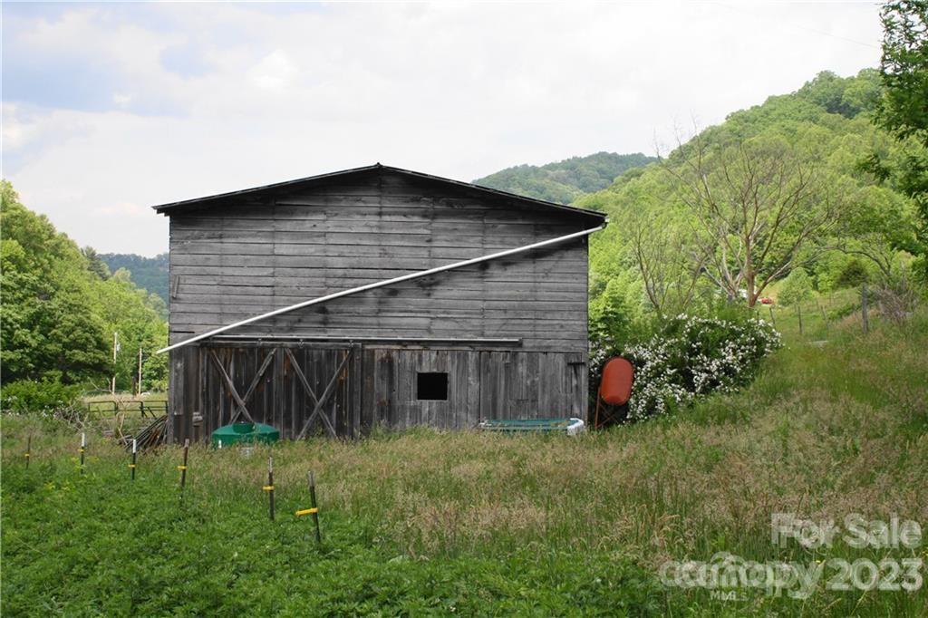 1842 South Fork Road Marshall, NC 28753 - Photo 3 of 22 Gallery Image 3