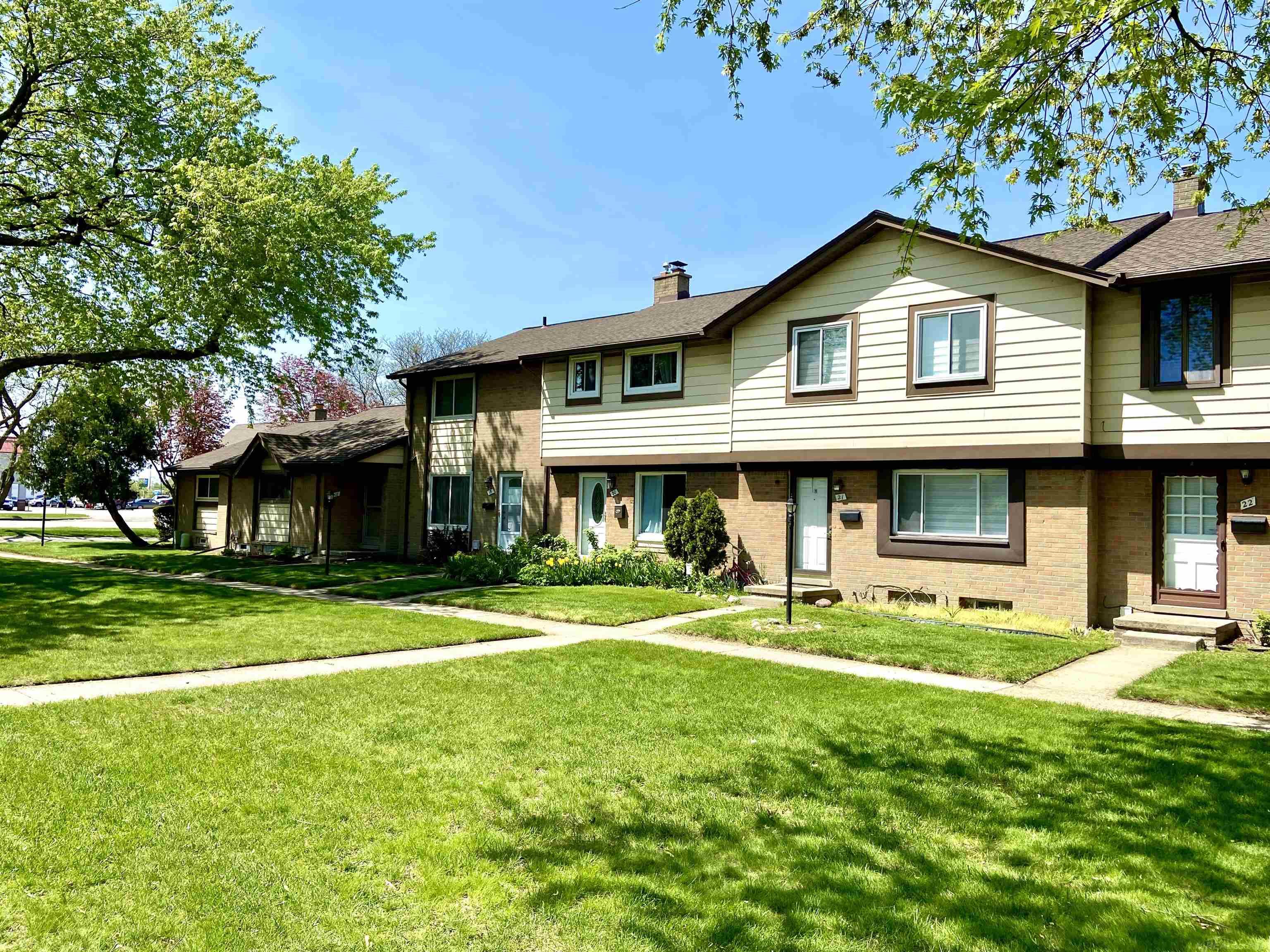 8401 18 18 Mile Road Sterling Heights, MI 48313 - Photo 4 of 41 50212935-14139b3a-1a10-4803-b77d-b149417f0392.JPG