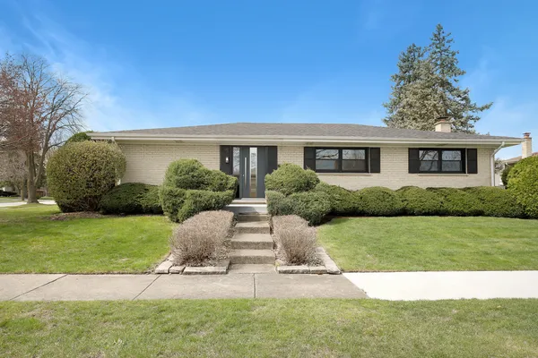 $649,900 | 1008 West Ash Drive, Mount Prospect, IL 60056